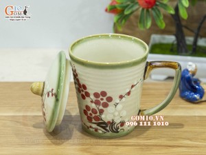 Cốc sứ có nắp men vuốt họa tiết hoa đào đỏ, 9cm