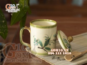 Cốc sứ có nắp men vuốt vẽ tre xanh, đường kính 8cm
