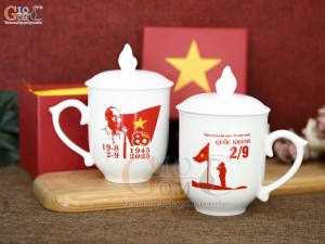 Cốc sứ có nắp mừng Đại lễ kỷ niệm 80 năm Cách mạng tháng 8 và Quốc khánh 2/9