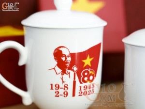 Cốc sứ có nắp mừng Đại lễ kỷ niệm 80 năm Cách mạng tháng 8 và Quốc khánh 2/9