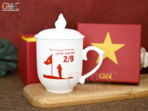 Cốc sứ có nắp mừng Đại lễ kỷ niệm 80 năm Cách mạng tháng 8 và Quốc khánh 2/9
