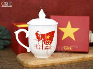 Cốc sứ có nắp mừng Đại lễ kỷ niệm 80 năm Cách mạng tháng 8 và Quốc khánh 2/9