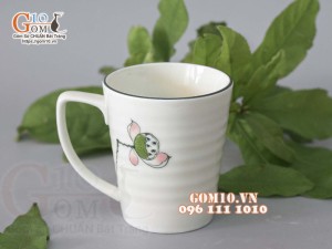 Cốc sứ có quai men kem vẽ hoa Đài Sen