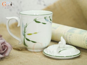 Cốc sứ dáng chóp lửa men kem vẽ Trúc Chuồn, 400ml