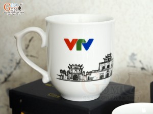 Cốc sứ dáng chóp lửa men trắng cảnh Hà Nội, in logo VTV, 400ml