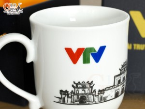 Cốc sứ dáng chóp lửa men trắng cảnh Hà Nội, in logo VTV, 400ml