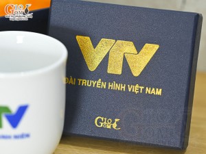 Cốc sứ dáng chóp lửa men trắng, in logo VTV Đoàn Thanh Niên, 400ml