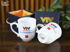 Cốc sứ dáng chóp lửa men trắng, in logo VTV Kỷ niệm 79 năm Ngày Thương binh - Liệt sĩ