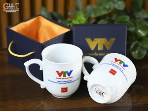 Cốc sứ dáng chóp lửa men trắng, in logo VTV Kỷ niệm 79 năm Ngày Thương binh - Liệt sĩ