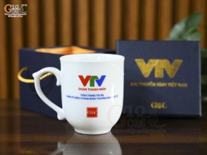 Cốc sứ dáng chóp lửa men trắng, in logo VTV Kỷ niệm 79 năm Ngày Thương binh - Liệt sĩ