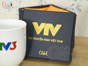Cốc sứ dáng chóp lửa men trắng in logo VTV3, 400ml