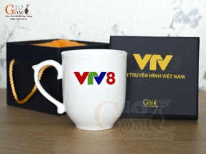 Cốc sứ dáng chóp lửa men trắng in logo VTV8, 400ml