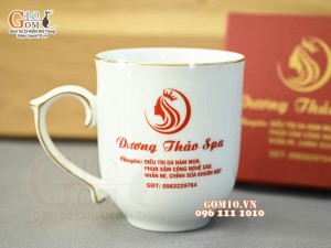Cốc sứ dáng chóp lửa men trắng kẻ chỉ vàng kim, in logo quà tặng 400ml