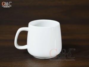Cốc sứ dáng phệ men trắng, đường kính 8,5cm