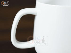 Cốc sứ dáng phệ men trắng, đường kính 8,5cm