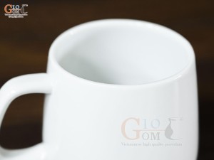 Cốc sứ dáng phệ men trắng, đường kính 8,5cm