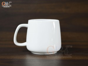 Cốc sứ dáng phệ men trắng, đường kính 8,5cm