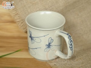 Cốc sứ dáng quai vuông men cổ vẽ chuồn kim, 250ml