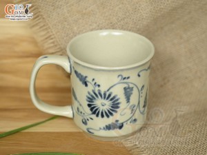 Cốc sứ dáng quai vuông men cổ vẽ hoa dây, 250ml