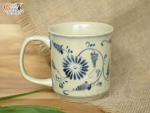 Cốc sứ dáng quai vuông men cổ vẽ hoa dây, 250ml