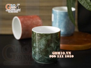 Cốc sứ dáng trụ men đá, màu rêu