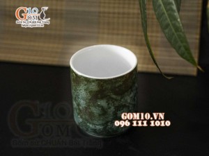 Cốc sứ dáng trụ men đá, màu rêu