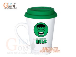 Cốc sứ dáng vát men trắng nắp silicon, in hình Hulk, 400ml