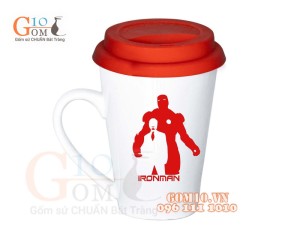 Cốc sứ dáng vát men trắng nắp silicon, in hình IronMan, 400ml