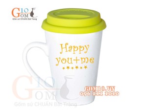 Cốc sứ dáng vát men trắng nắp silicon, in chữ HAPPY YOU ME, 400ml