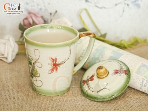 Cốc sứ dáng vát men vuốt vẽ hoa sen, đường kính 8cm