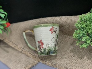 Cốc sứ dáng vát men vuốt vẽ sen