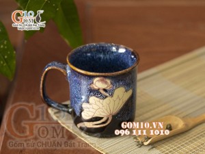 Cốc sứ khắc hoa sen men hoả biến , đường kính 8cm