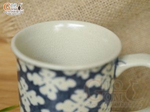 Cốc sứ dáng quai vuông men cổ vẽ hoa băng, 250ml