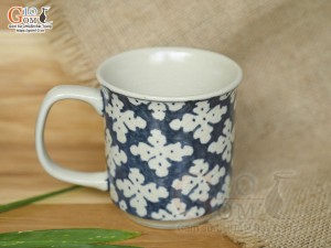 Cốc sứ dáng quai vuông men cổ vẽ hoa băng, 250ml