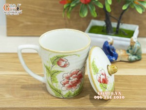 Cốc sứ có nắp men vuốt họa tiết hoa đỏ, 9cm