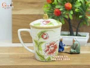 Cốc sứ có nắp men vuốt họa tiết hoa đỏ, 9cm