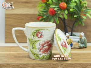 Cốc sứ có nắp men vuốt họa tiết hoa đỏ, 9cm