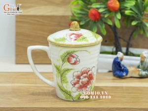 Cốc sứ có nắp men vuốt họa tiết hoa đỏ, 9cm