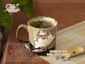 Cốc sứ men hoả biến gấm vàng khắc sen , đường kính 8cm