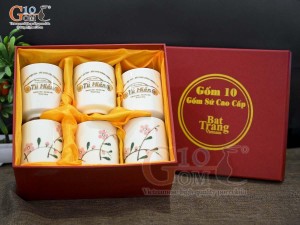 Cốc sứ men kem vẽ hoa Đào phai in logo