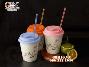 Cốc sứ men kem vẽ hoa đào phai nắp silicon 350ml