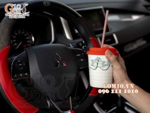 Cốc sứ men kem vẽ hoa sen xanh nắp silicon 350ml