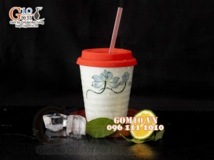 Cốc sứ men kem vẽ hoa sen xanh nắp silicon 350ml