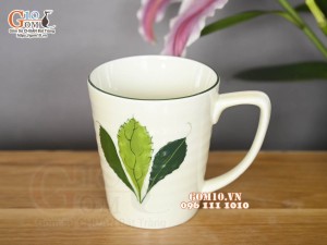 Cốc sứ men kem vẽ Ngò Gai, cao 10cm