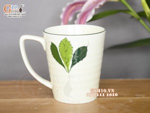 Cốc sứ men kem vẽ Ngò Gai, cao 10cm
