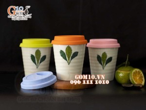 Cốc sứ men kem vẽ ngò gai nắp silicon cam, 350ml