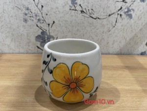 Cốc sứ men màu vẽ hoa, đường kính 7cm