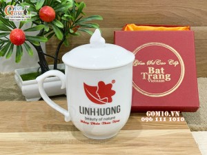 Cốc sứ men trắng dáng chóp lửa có nắp, in logo quà tặng