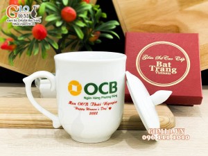 Cốc sứ men trắng dáng chóp lửa có nắp, in logo quà tặng ngân hàng OCB