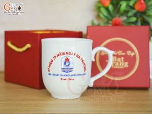 Cốc sứ men trắng dáng chóp lửa in logo quà tặng